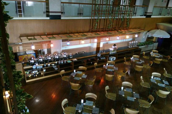 Dining 120 of 143