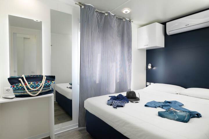Room 10 of 173
