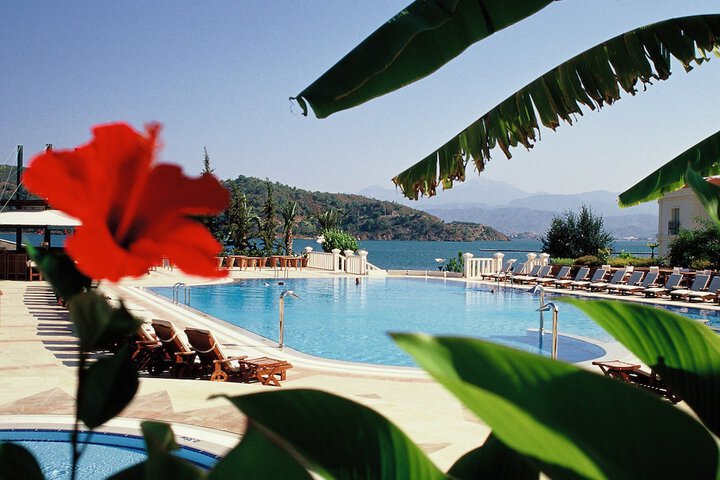 Hotel with Pool