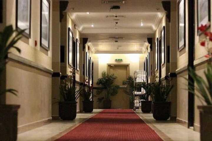 Ballroom/Hall 21 of 24