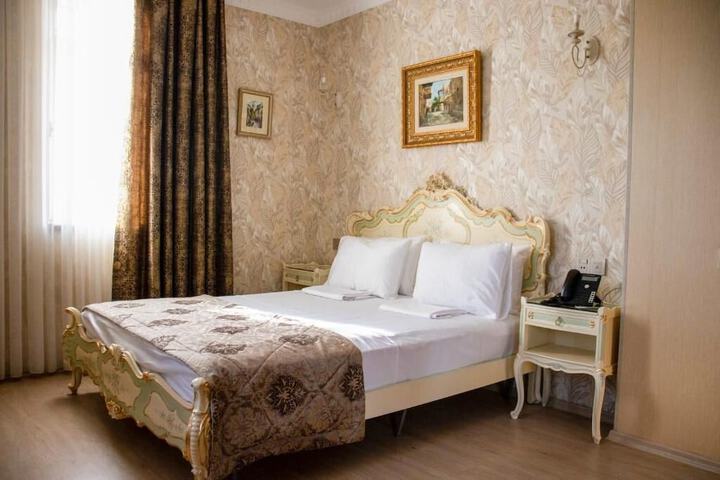 Room 2 of 25