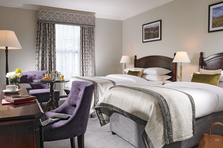 Room 4 of 25