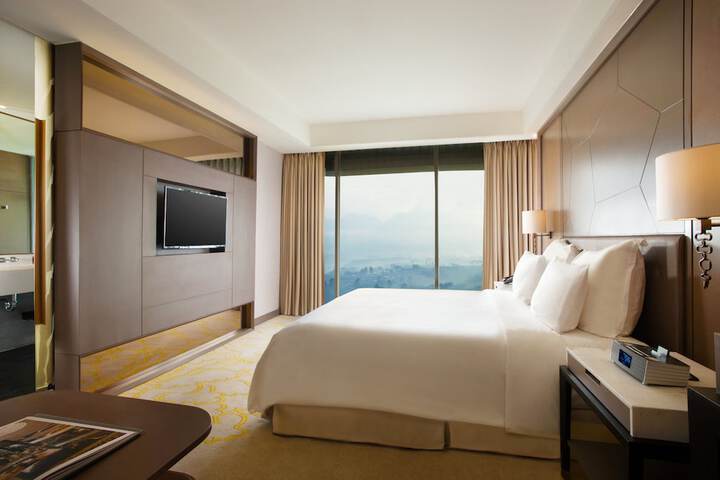 Room 10 of 147