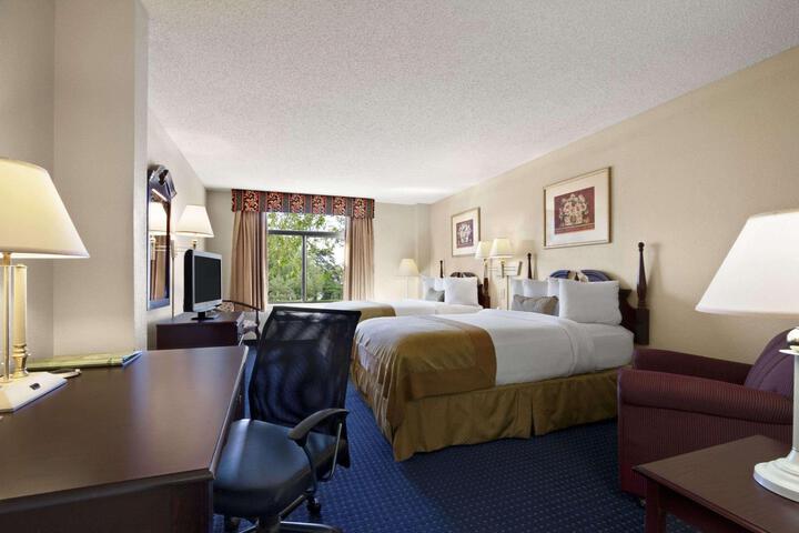 1 King Bed (3 of 8)