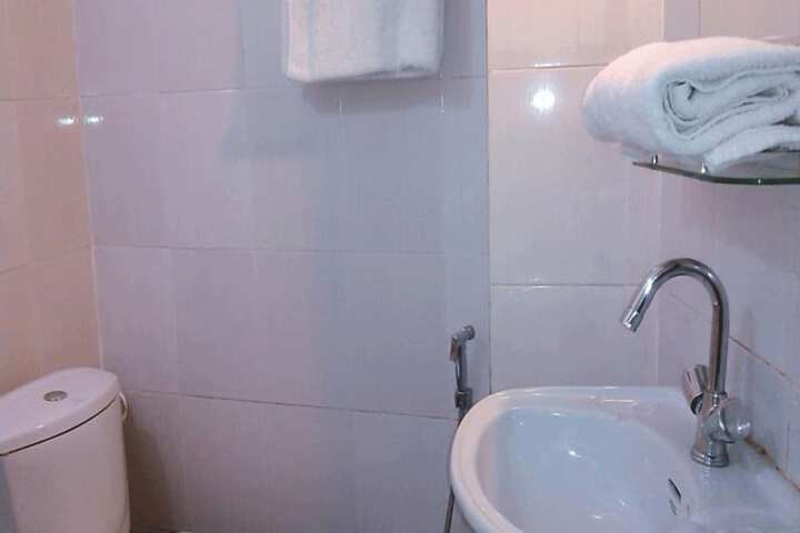 Room 10 of 20