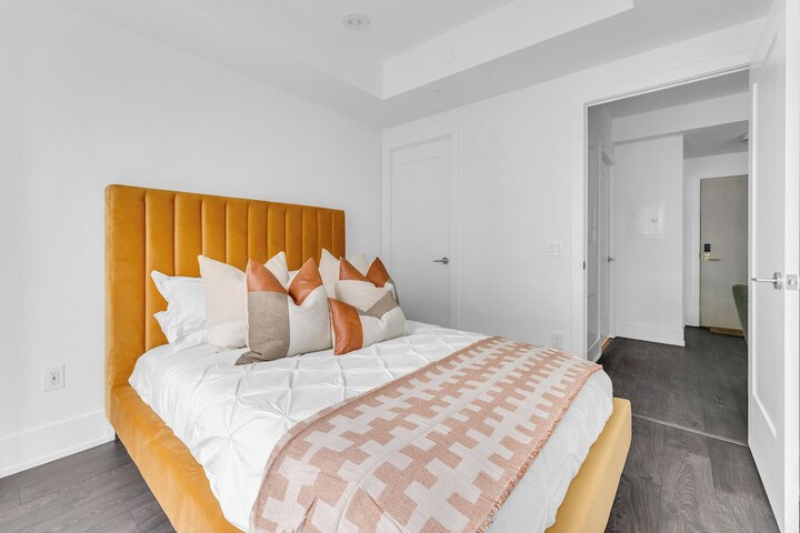 Room 2 of 85