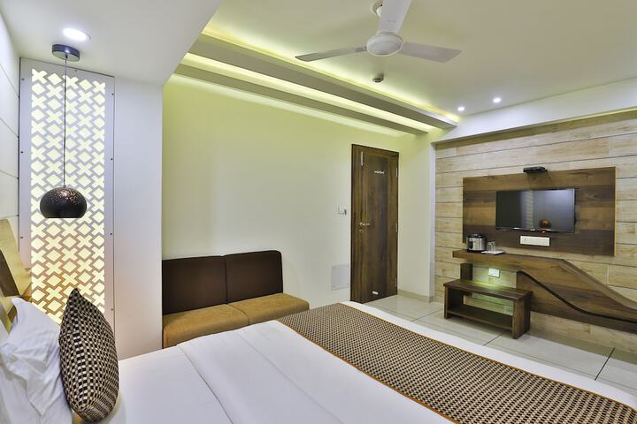 Room 33 of 66