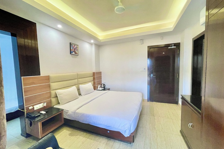 Room 12 of 52