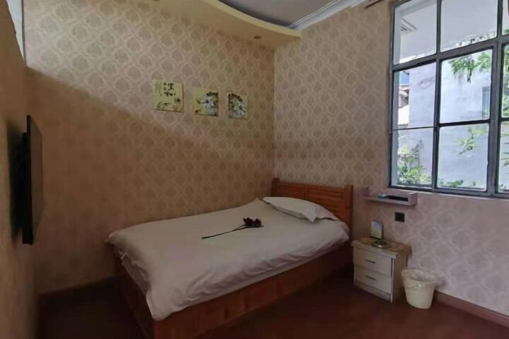 Room 42 of 75