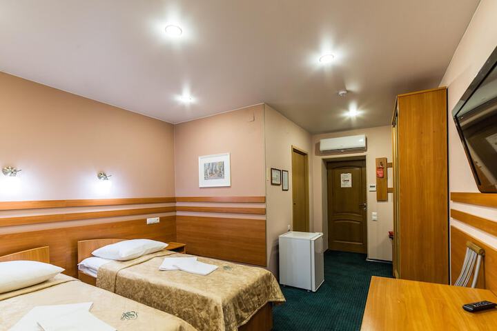 Room 2 of 164