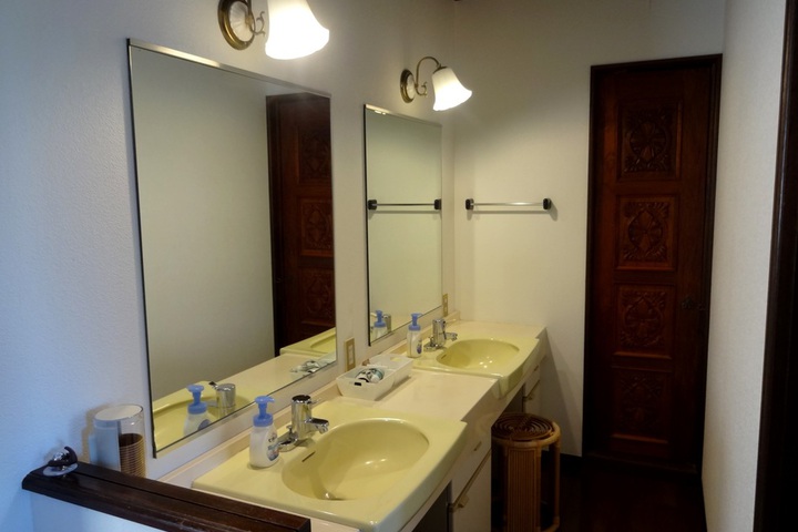 Room 52 of 81
