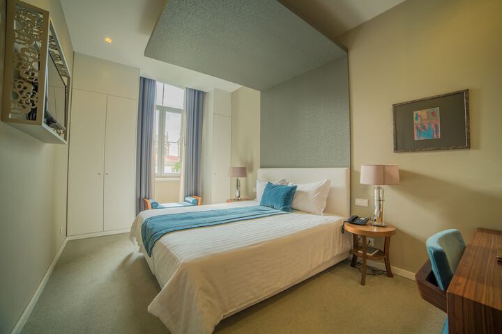 Room 10 of 46