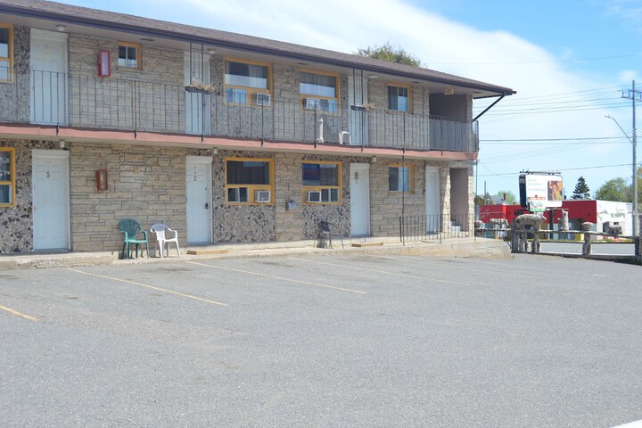 Property Grounds 18 of 25
