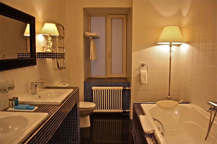 Room 28 of 50