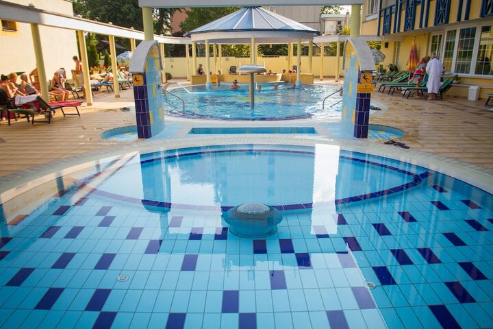 Pool 19 of 34