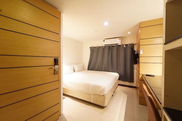 Room 17 of 19