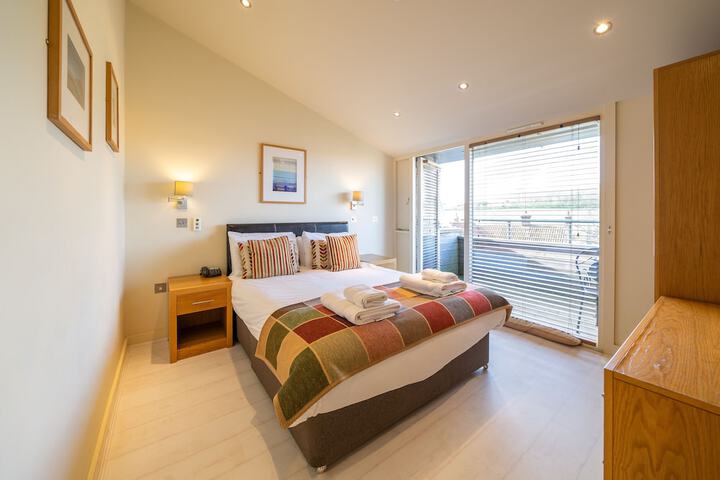 Room 4 of 11