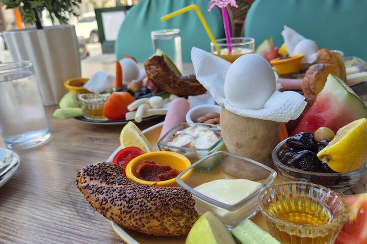 Breakfast/Coffee Service 70 of 102