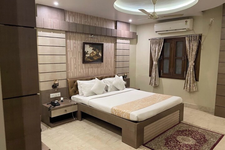 Room 6 of 19