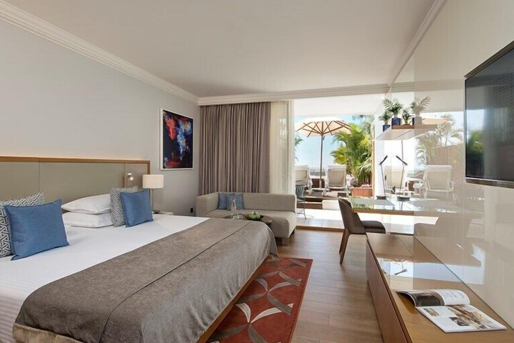 Room 16 of 100
