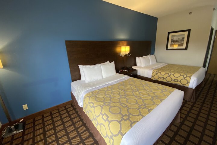 1 Queen Bed Accessible Room (4 of 18)