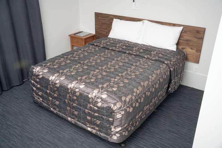 Room 6 of 33