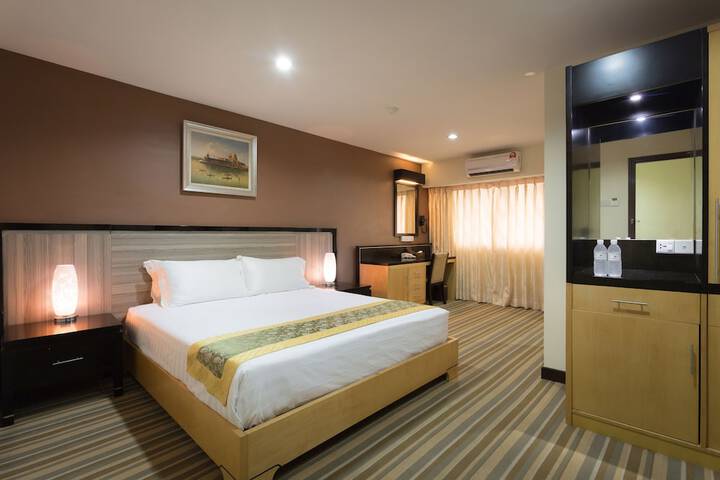 Room 5 of 40