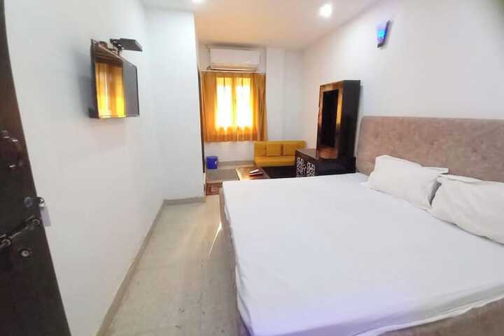Room 18 of 31