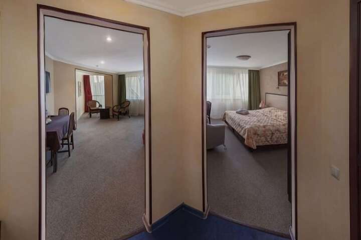 Room 11 of 66