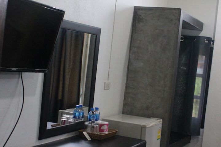 Room 8 of 41