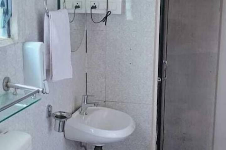 Room 6 of 15