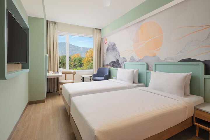 Room 8 of 25