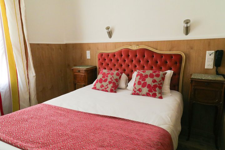 Room 5 of 12