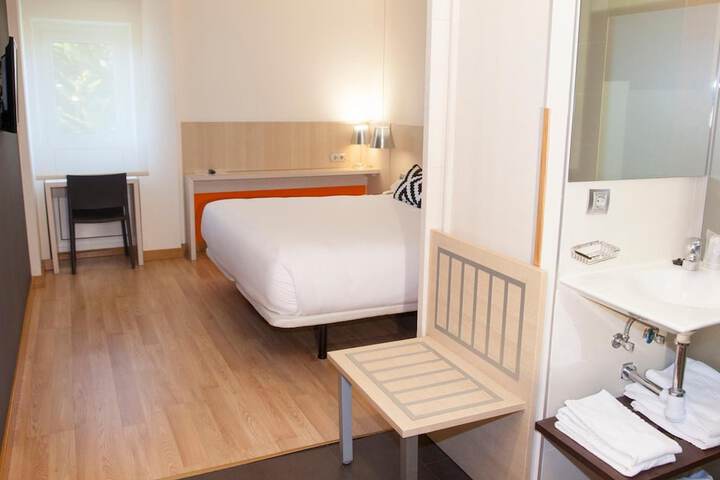 Room 30 of 66