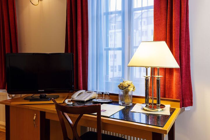 Room 16 of 64