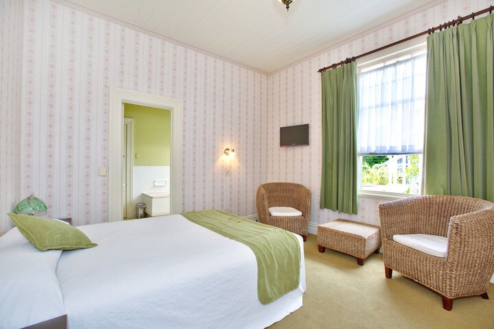 Room 2 of 48