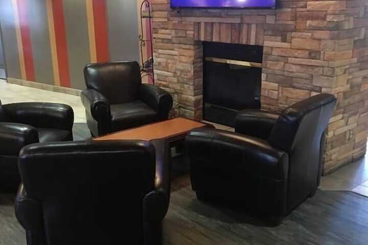 Lounge 42 of 48