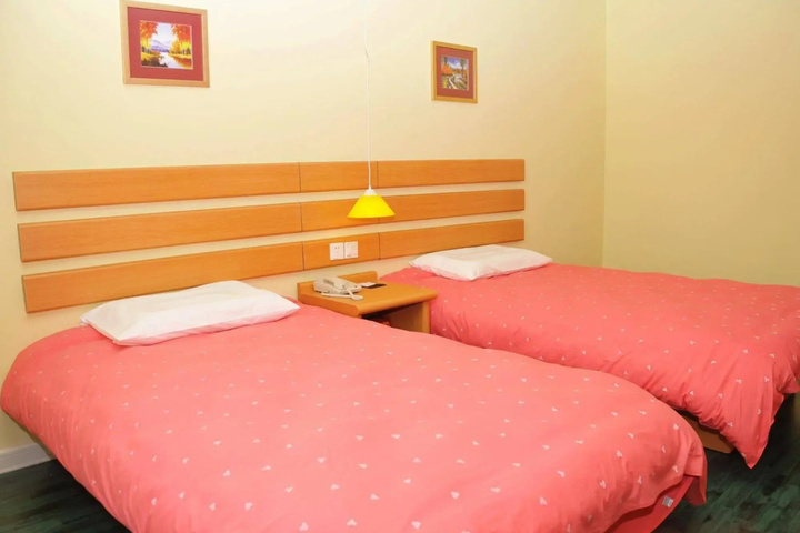 Room 4 of 13