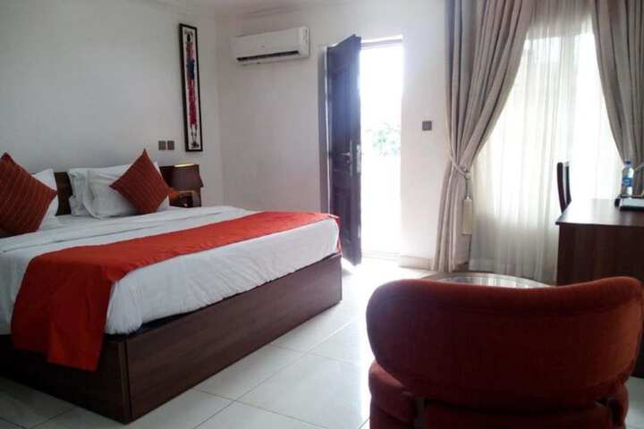 Room 17 of 44