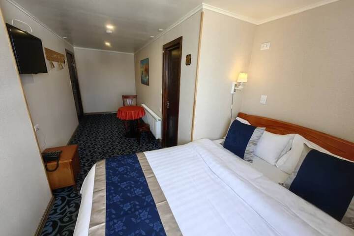 Room 10 of 11