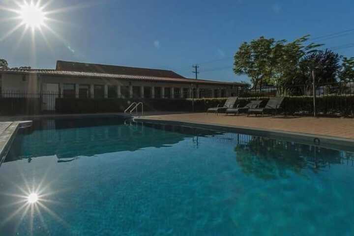 Pool 13 of 28