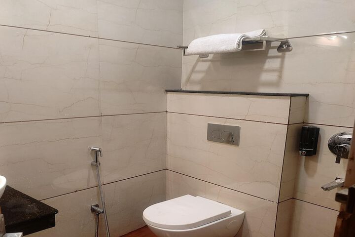 Room 3 of 7