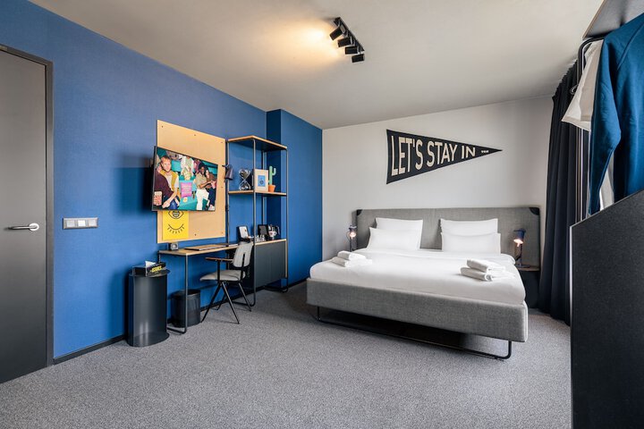Room 15 of 146