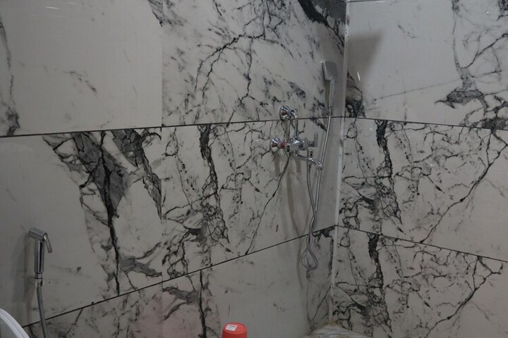 Room 10 of 16