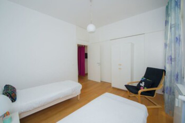 Room 8 of 25