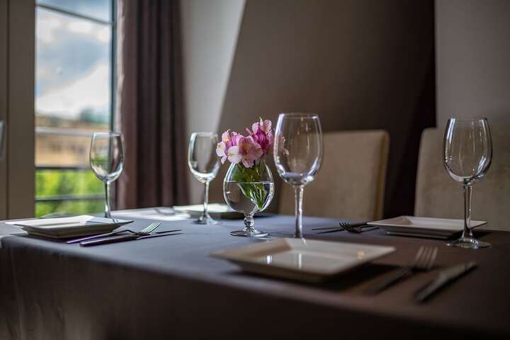 Dining 40 of 52