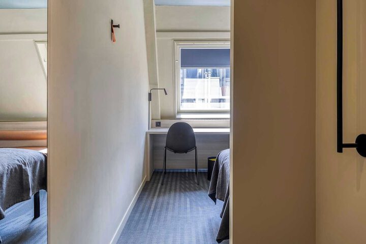Room 47 of 119