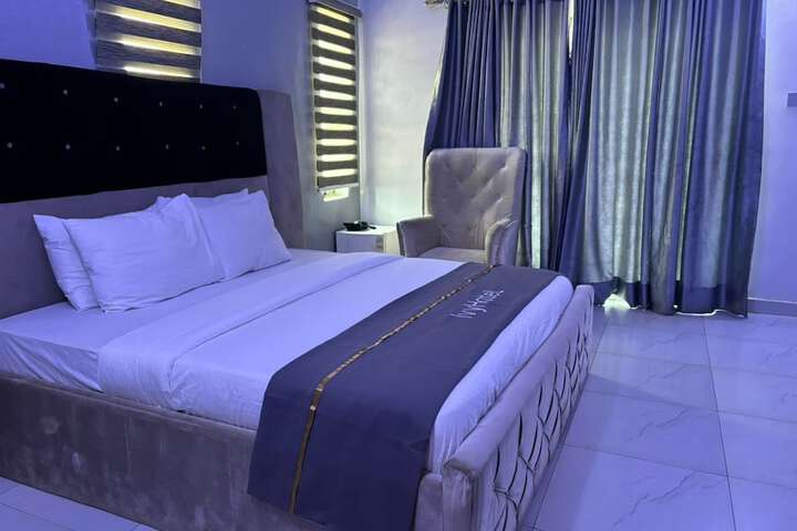 Room 6 of 19