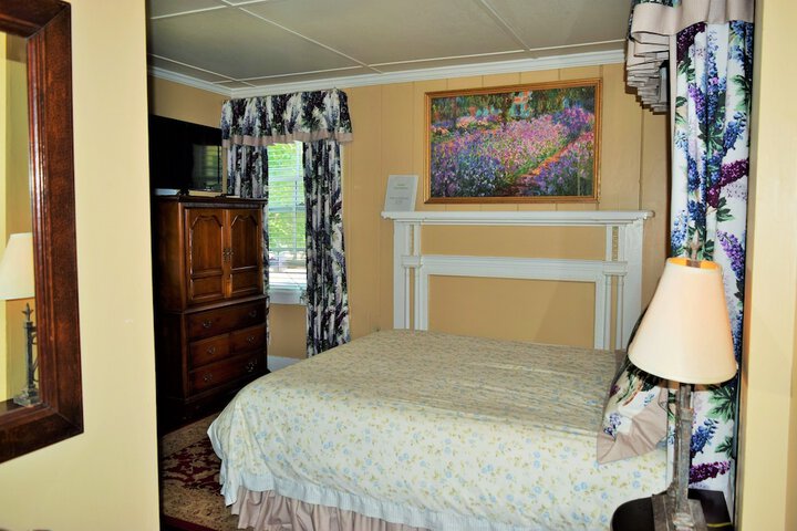 Room 4 of 51