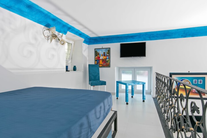 Room 4 of 34